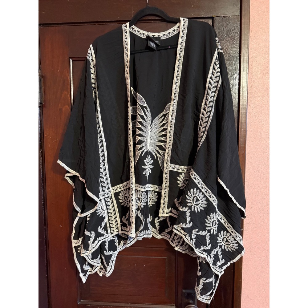 Liv Los Angeles Black White Embroidered Kimono Cardigan Wrap SB413X Plus 1X